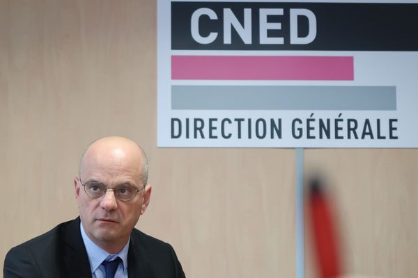 Le ministre de l'éducation Jean-Michel Blanquer était en visite au siège du Cned de Poitiers ce jeudi 12 mars