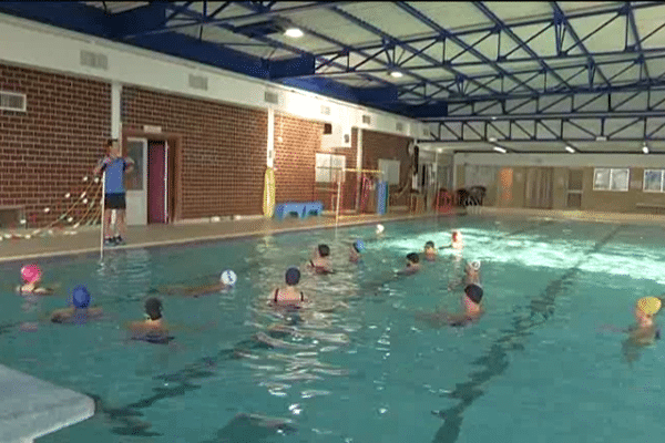 Les agents municipaux de Poissy ont le choix entre plusieurs activités sportives, ici, il s'agit d'un cours d'aquajogging.