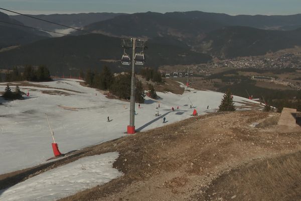 La neige peu présente à Villard-de-Lans, le 18 février 2024.