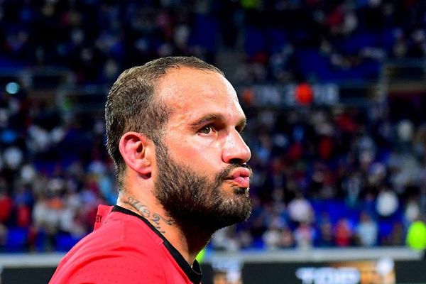 Dernier match et déception pour Michalak : le LOU est battu 40 à 14 par Montpellier. 