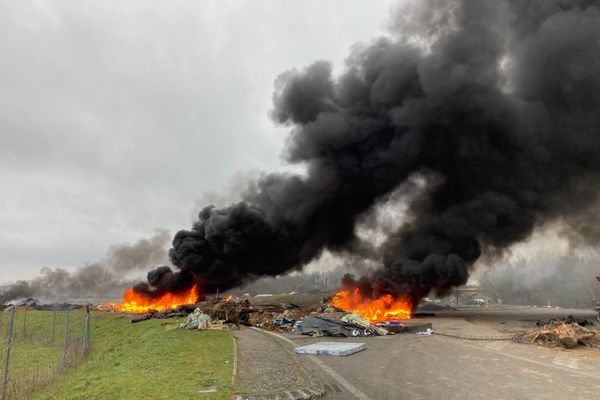 Sur l'A20, les agriculteurs ne veulent pas partir pour le moment, jeudi 1er février.