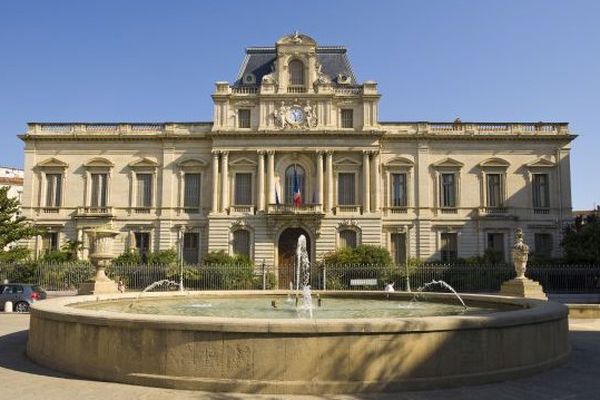 Environ 200 personnes se sont rassemblées samedi 06 février 2016 devant la préfecture de l'Hérault pour une manifestation anti-migrants.