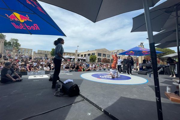 La compétition de breakdance bat son plein sur les rives du Lez à Montpellier pour la 25e édition du FISE.