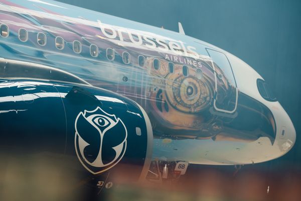 Amare, premier avion au monde, dont la décoration intègre la réalité augmentée. L'Airbus A320neo a été dévoilé au public ce jeudi 25 avril 2024 par la compagnie aérienne Brussels Airlines, partenaire du festival Tomorrowland.