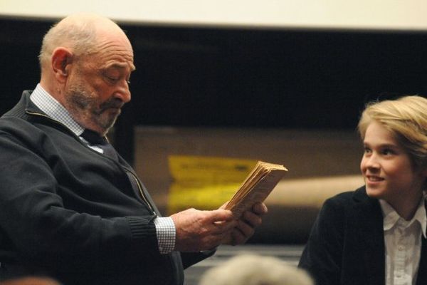 Avec Joseph Weismann, Hugo Leverdez. C'est ce jeune garçon qui avait interprété le rôle du "Petit Jo" à l'écran (film La Rafle, sorti en mars 2010)