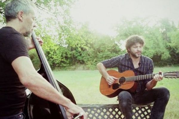 Pascal Humbert et Bertrand Cantat dans le clip "Droit dans le soleil"