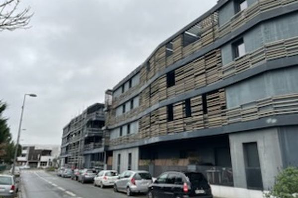 Nasrine, 41 ans et trois enfants, a été tuée par son conjoint ce 9 janvier à son domicile, dans une résidence rue Jules Guesde à Cenon.