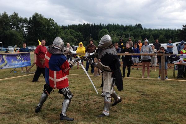 Les 8 et 9 juillet, Saint Germain Lherm ( Puy-de-Dôme) recevait sur ses terres des combattants en armures, adeptes du "Béhourd" qui veut dire fracas en vieux français.