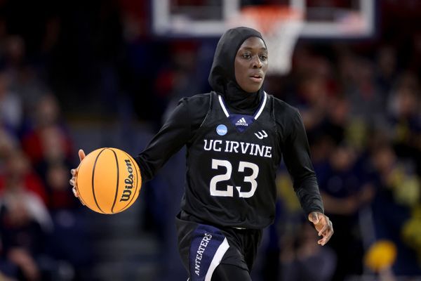 Diaba Konaté, ancienne membre de l’équipe de France Jeunes, joue aujourd’hui aux États-Unis et dénonce le réglement de la Fédération française de basket-ball (FFBB) qui interdit le voile.