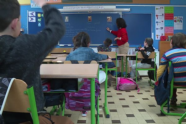 À Peymeinade, une conseillère pédagogique sensibilise les écoliers au harcèlement scolaire.