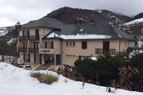 Dans le Cantal, les propriétaires de l'hôtel du Griou recherchent un repreneur depuis 5 ans. 