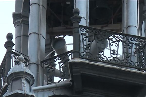 Les cinq sirènes d'alerte de Limoges, situées sur le toit de la mairie.