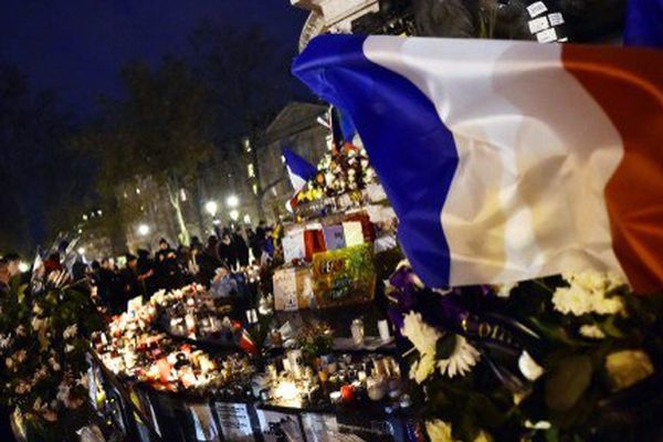 L'hommage place de la République à Paris.