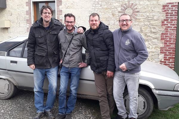 Originaires de Monceau-le-Waast dans l'Aisne, Pierre, Eddy, Sandy et Denis rejoindront Saint-Raphaël à bord de leur Citroën BX