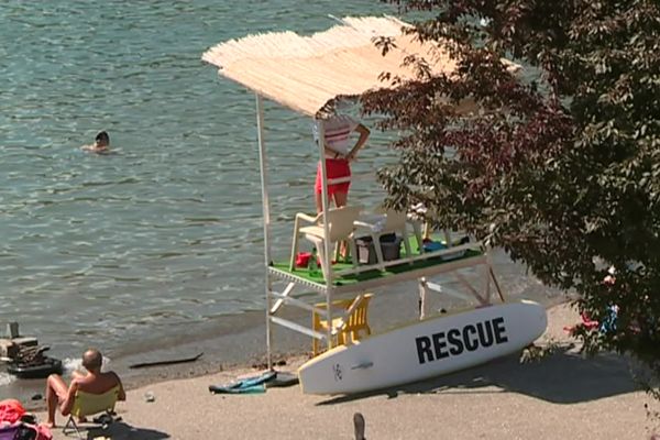 À quelques semaines du début de la saison estivale dans les Alpes-de-Haute-Provence,  il manque toujours des surveillants de baignade.