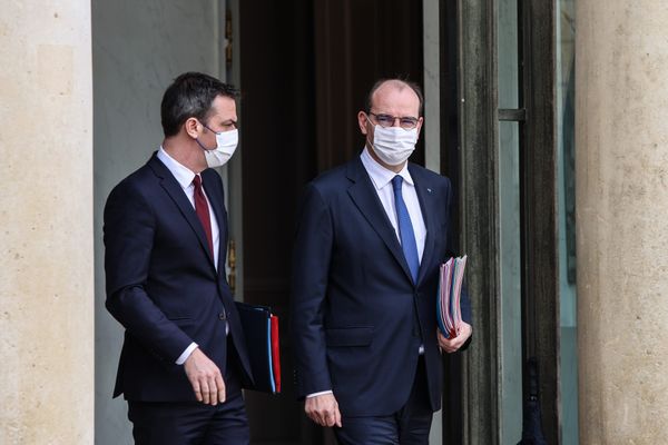 Olivier Véran et Jean Castex donnent leur conférence de presse hebdomadaire sur la situation sanitaire ce jeudi 18 mars. Un confinement de la région parisienne pourrait être annoncé. 