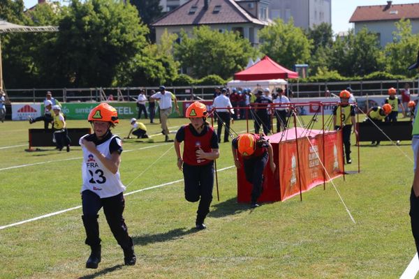 L'équipe féminine des jeunes sapeurs-pompiers de la Somme lors des olympiades du CTIF - Juillet 2022