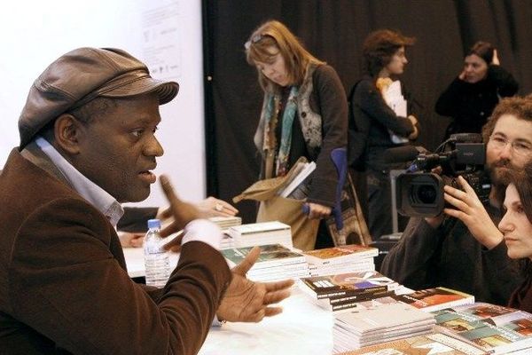 Alain Mabanckou, prix Renaudot 2010, vient de recevoir le prix Prince Pierre de Monaco pour l'ensemble de son oeuvre. Il préside la foire du Livre de Brive 2013