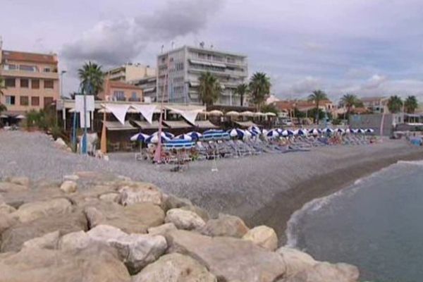 Des riverains souhaitent que les établissements de plage de Cagnes-sur-Mer soient démontés une fois la saison estivale terminée