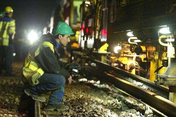 Un chantier de renouvellement des voies ferrées 