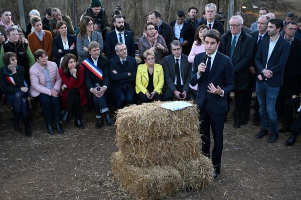 Gabriel Attal, le Premier ministre, annoncent les mesures pour le monde agricole pour tenter d'éteindre la crise qui traverse le pays. Montastric-de-Salies, en Haute-Garonne, ce vendredi après-midi 26 janvier 2024.