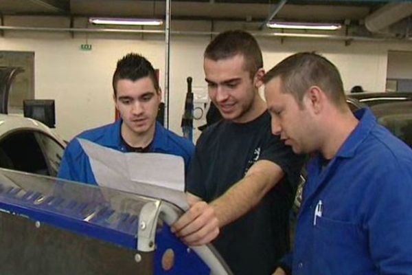 10 lycéens montpelliérains suivent une formation labellisée par un grand constructeur automobile - mars 2015