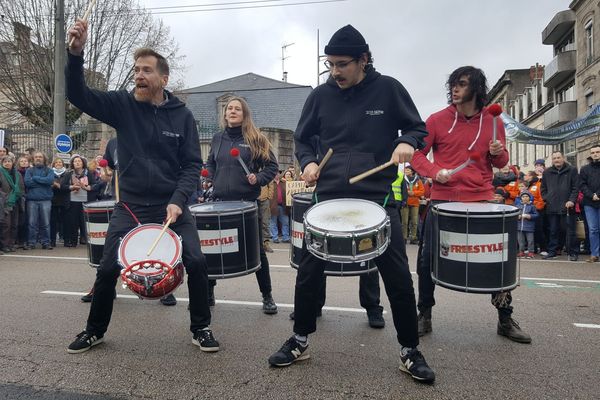 La marche pour le climat de Limoges a voulu faire du bruit.