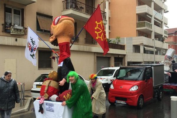 Le carnaval indépendant sous la pluie ce dimanche à Nice.