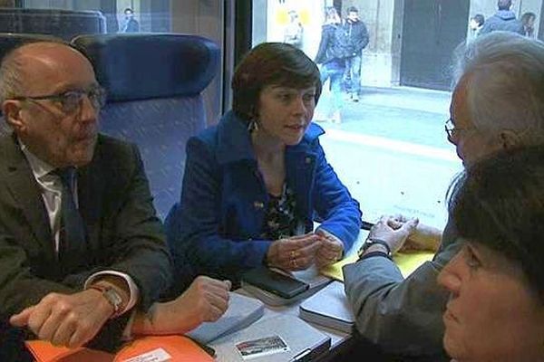 Montpellier - Carole Delga se rend en TER aux Etats généraux du rail à Baillargues - 25 mars 2016.