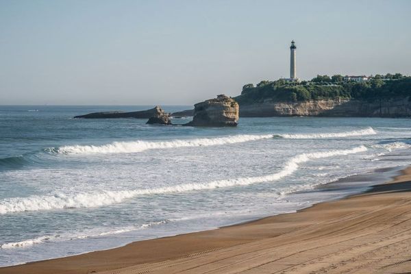 La grande plage de Biarritz, interdite d'accès pendant le confinement, sur le point de rouvrir.