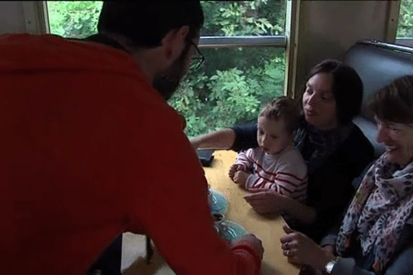 Le train touristique du Cotentin assure la liaison entre Carteret et Portbail