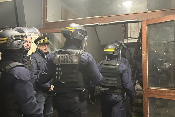 Une opération de police de grande envergure contre le trafic de stupéfiants a eu lieu dans le quartier Perseigne, à Alençon, le 13 décembre 2023.