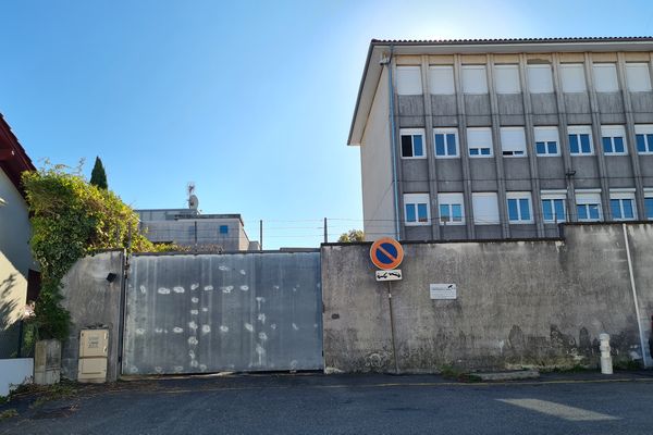 Le centre de rétention administrative d'Hendaye, dans les Pyrénées-Atlantiques