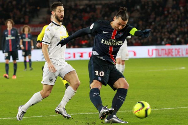 But de Ibrahimovic (PSG) contre Angezrs SCo le 23 janvier 2016