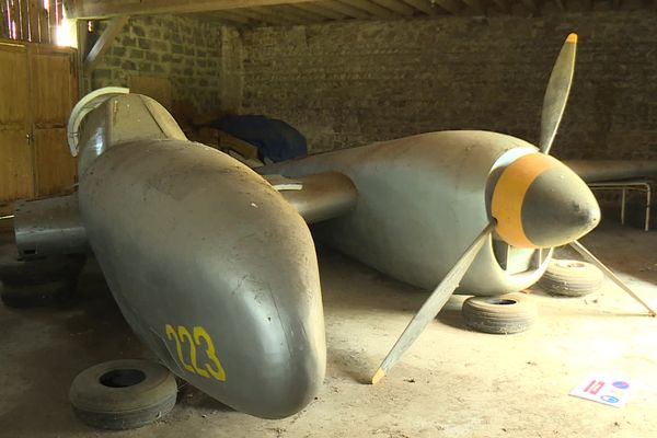 Le 31 juillet 1944, Saint-Exupéry se crashe en mer Méditerranée, dans des circonstances encore inexpliquées. En hommage, l' ASPME veut restaurer la maquette de son P38 lightening, dernier avion qu'il a piloté.