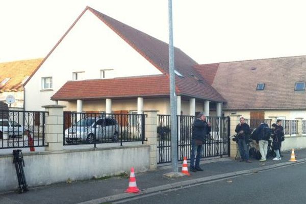 La mosquée de Lucé en Eure-Loir que le kamikaze français Omar Ismaïl Mostefaï fréquentait (sources policières) 