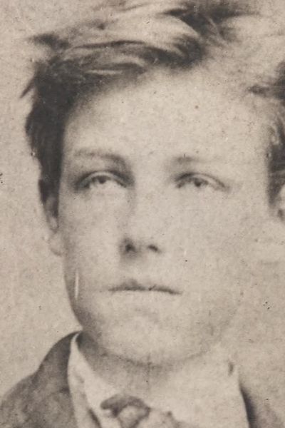 Le célèbre portrait d'Arthur Rimbaud en jeune génie rebelle, capturé par le photographe Étienne Carjat.