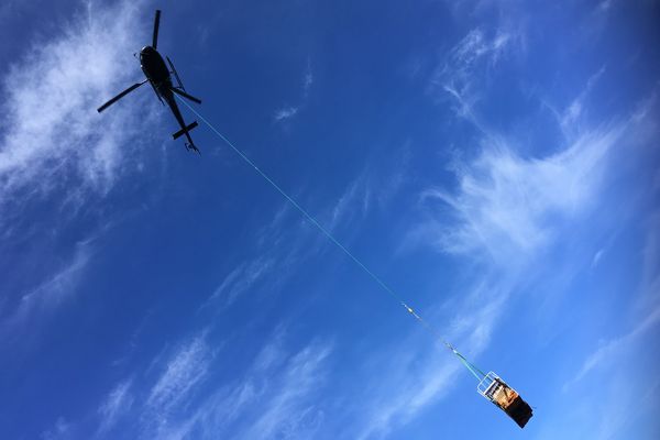 L'hélicoptère a effectué la première livraison, tôt ce matin. 