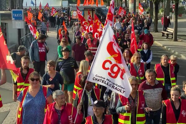 A Châtellerault, les autorités recensent 400 manifestants ce vendredi 13 octobre.