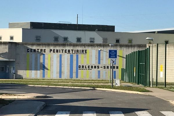 Entrée du centre pénitentiaire d'Orléans-Saran (Loiret)