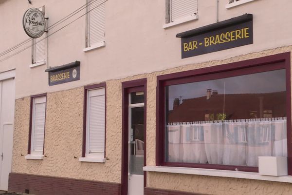 À Croixrault, dans la Somme, l'épicerie du village a rouvert début novembre. Le village n'avait plus de commerces depuis deux ans.