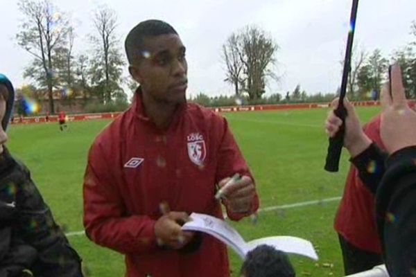 Franck Béria signe des autographes au Domaine de Luchin en décembre 2012. 