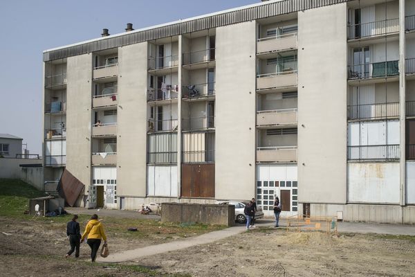 Reims. Dans cet immeuble désaffecté, les exilés rencontrent des conditions de vie très précaires.