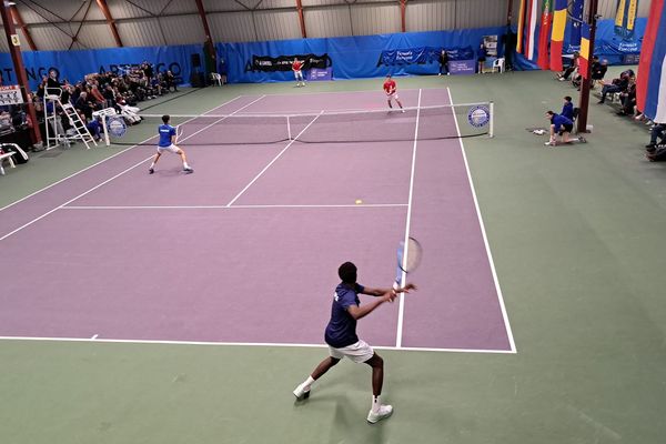 Lors du dernier match en double, Timéo Trufelli et Moïse Kouamé se sont bien battus mais l'équipe suisse s'est imposée.