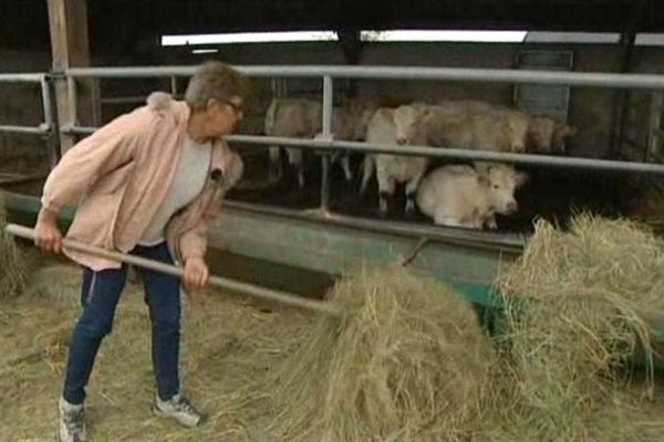 Cette agriculture, en retraite dans deux ans, ne sait pas encore ce que va devenir son exploitation.