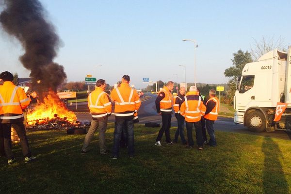 L'un des points de rassemblement au rond-point du centre commercial de Glisy