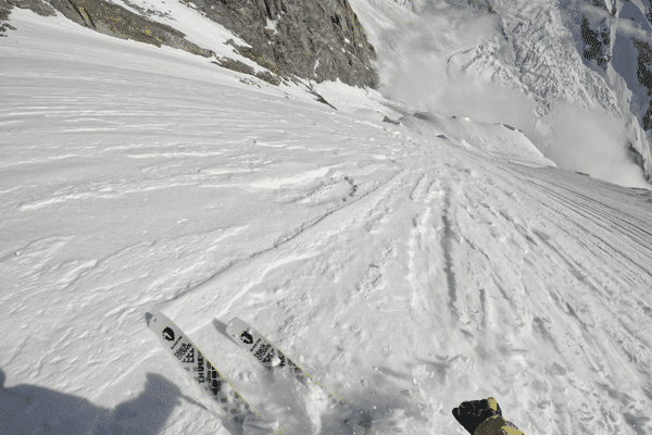 Matthias Giraud dans ses oeuvres sur la face nord de l'Aiguille Blanche de Peuterey (4 112 m).