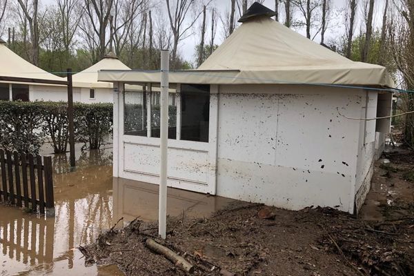 Les intempéries survenues mi mars ont ravagé un camping à Sauvian, près de Béziers. Les dégâts sont assez importants pour reporter l'ouverture de la saison estivale d'un mois.