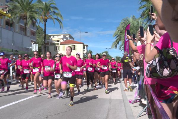 250 participants ont pris part au triathlon des roses ce matin à Antibes. La course a permis de récolter plus de 60.000 euros pour la lutte contre le cancer.