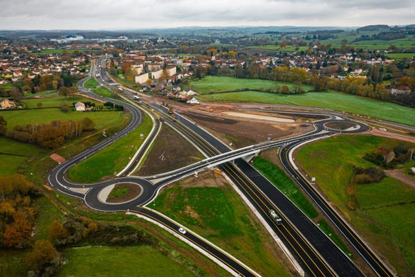 La traversée de Blanzy (Saône-et-Loire) fait l'objet de travaux délicats car situés en zone urbaine (travaux restants de la phase 2 d'aménagements, selon la Dreal)